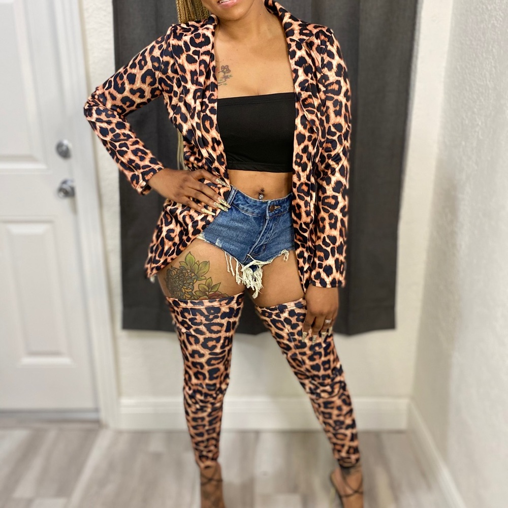 Catch Me if You Can Leopard Set. NO LONGER AVAILABLE CANT DELETE LISTING